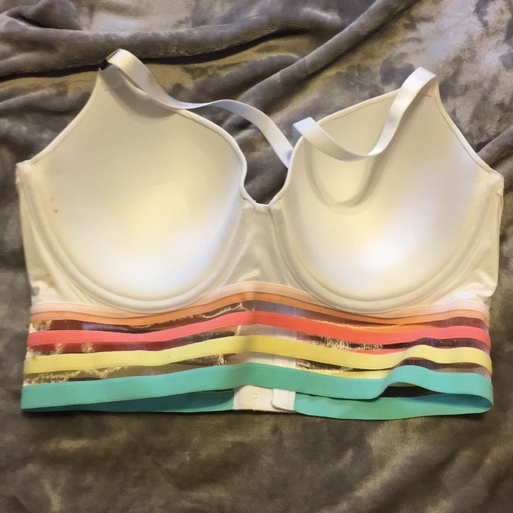 Victoria’s Secret bra 38d NWT small stain